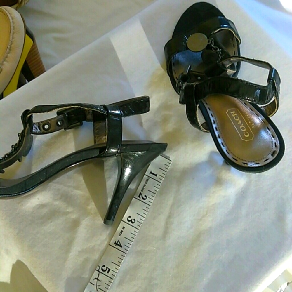 Coach ladies heeled sandal. - Picture 8 of 8